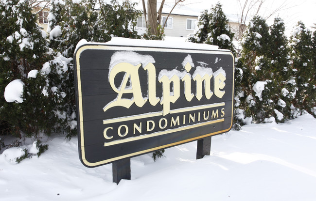 Alpine Condos in Ann Arbor, MI - Foto de edificio - Building Photo