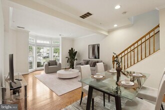 2576 Eastbourne Dr in Woodbridge, VA - Building Photo - Building Photo