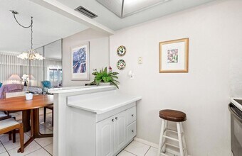 2805 Crosley Dr W in West Palm Beach, FL - Building Photo - Building Photo