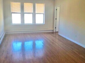 2761 N Sawyer Ave in Chicago, IL - Building Photo - Building Photo