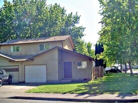 515 S 49th Pl in Springfield, OR - Building Photo