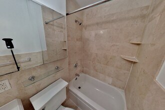 416 E 13th St, Unit 3A in New York, NY - Foto de edificio - Building Photo