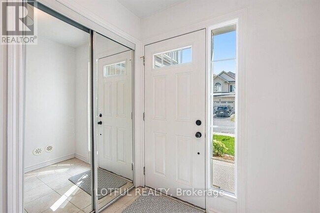 2427 Nutgrove Ave in Ottawa, ON - Building Photo - Building Photo