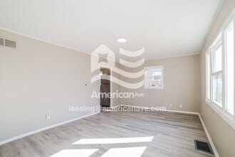 823 W Bartlett Ct in Peoria, IL - Building Photo - Building Photo