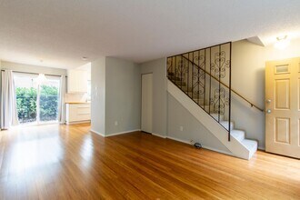 1920 NE 8th Ave in Portland, OR - Building Photo - Building Photo