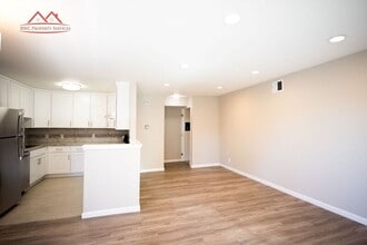 1823 El Parque Ct in San Mateo, CA - Foto de edificio - Building Photo
