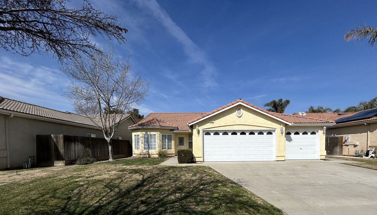 985 Golf in Lemoore, CA - Building Photo