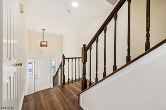 1075 Ash Dr in Mahwah, NJ - Building Photo - Building Photo