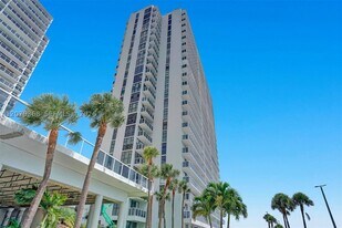 20515 E Country Club Dr in Aventura, FL - Building Photo