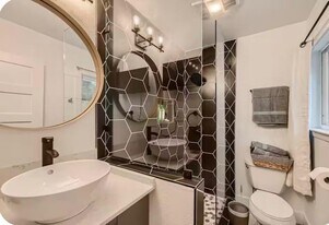 5236 Meadow Creek Dr in Austin, TX - Building Photo