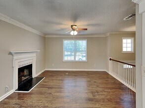 5595 Fairington Pl, Unit 204 in Stonecrest, GA - Foto de edificio - Building Photo
