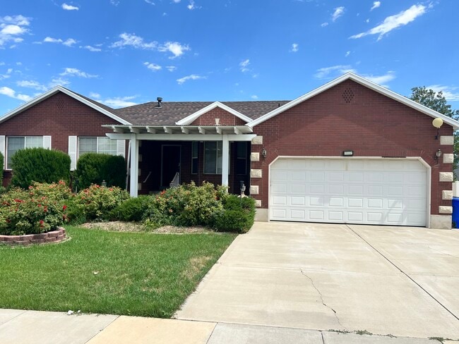 9283 S Star Lily Cir in West Jordan, UT - Building Photo - Building Photo