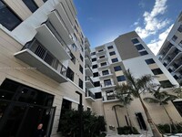 18412 Homestead Ave, Unit 517 in Miami, FL - Building Photo - Building Photo