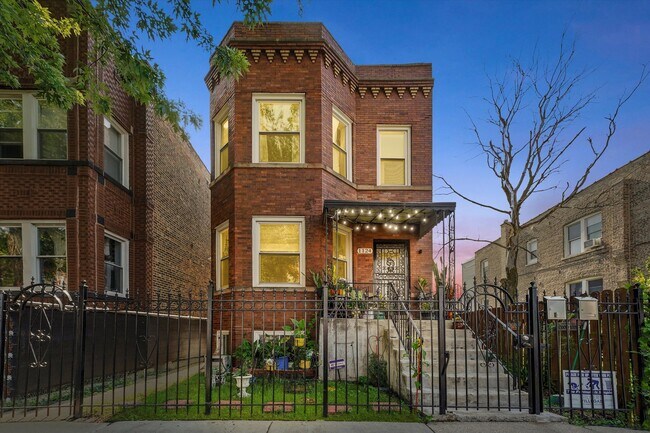 1124 N Central Park Ave in Chicago, IL - Building Photo - Building Photo
