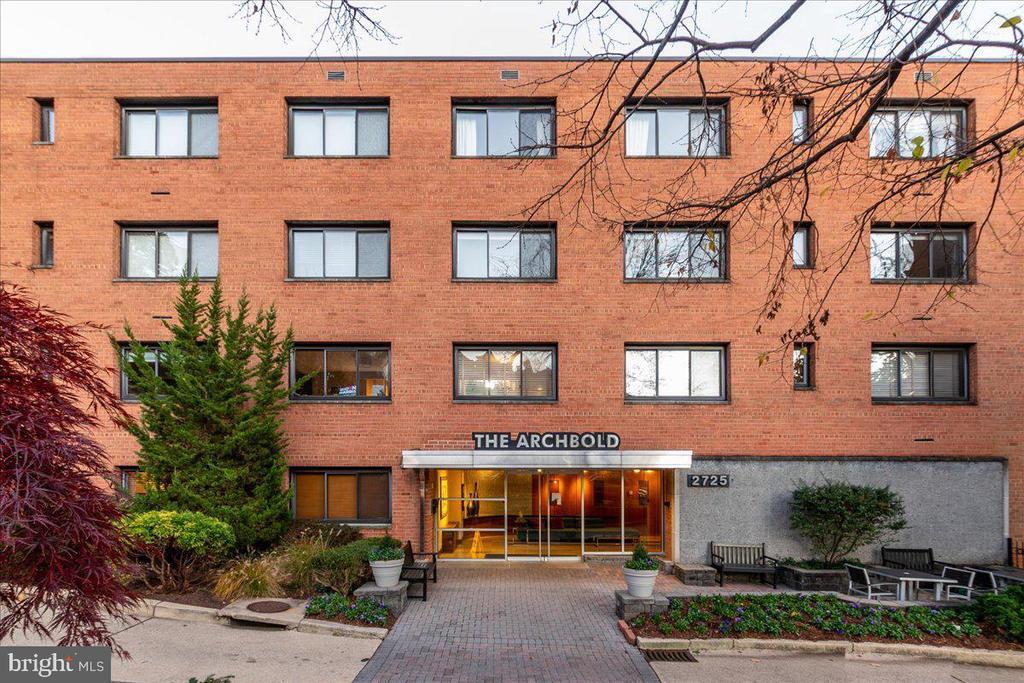 2725 39th St NW in Washington, DC - Building Photo