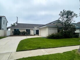 9192 Christine Dr in Huntington Beach, CA - Building Photo