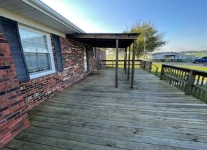 11324 Rineyville Rd in Vine Grove, KY - Building Photo - Building Photo