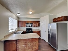 5404 W Sunfalls Ct in Salt Lake City, UT - Foto de edificio - Building Photo