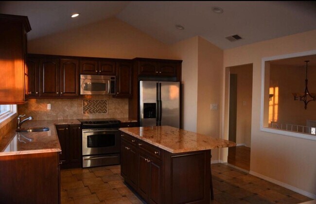 4 Leeward Cove in Bayville, NY - Building Photo - Building Photo