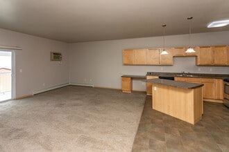 Cascades Apartments in Fargo, ND - Foto de edificio - Interior Photo