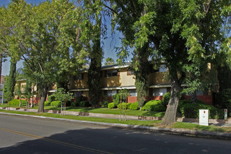 3060 Canyon Crest Dr in Riverside, CA - Building Photo - Building Photo