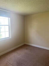 809 Russell Ln in Brandon, FL - Building Photo - Building Photo