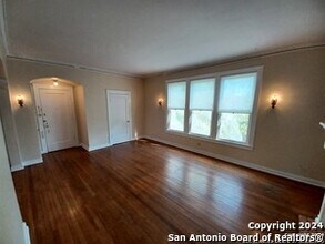 219 W Magnolia Ave in San Antonio, TX - Building Photo - Building Photo