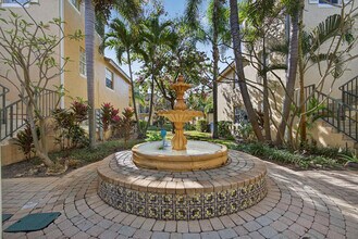 1120 Lake Shore Dr in Lake Park, FL - Building Photo - Building Photo