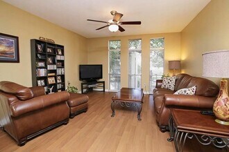 4641 Wild Indigo St-Unit -25/427 in Houston, TX - Building Photo - Building Photo