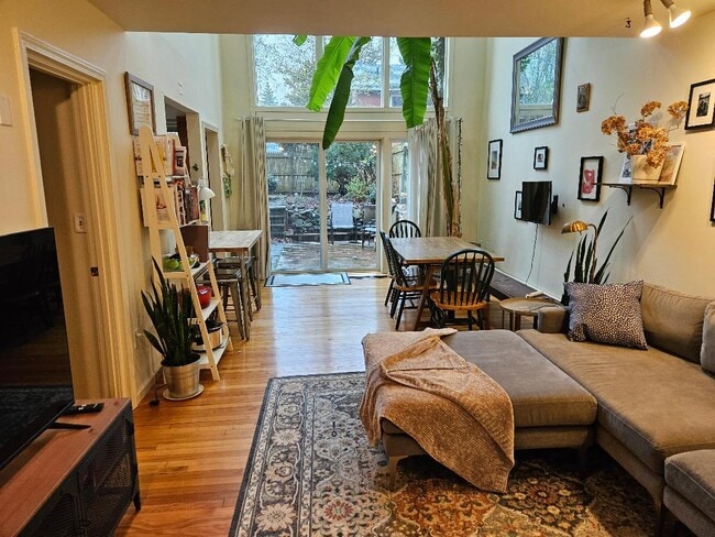 155 Bradley St, Unit #1