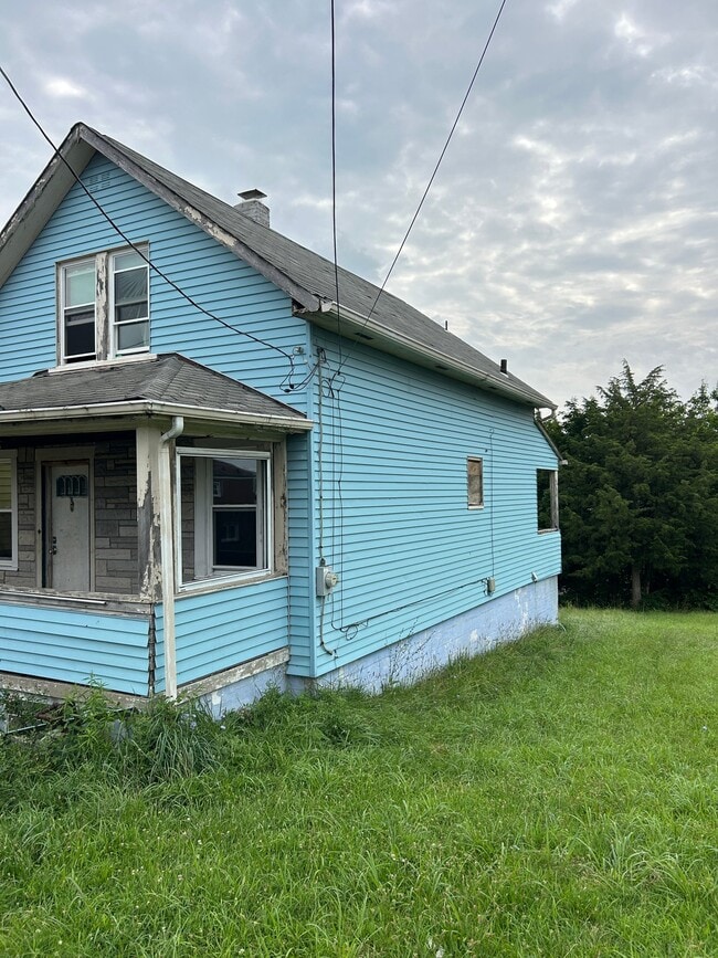 951 High St in Duquesne, PA - Building Photo - Building Photo