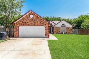2600 Amy Ct in Moore, OK - Building Photo