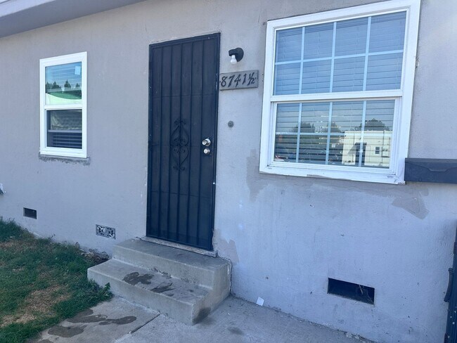 8739 Firestone Blvd-Unit -8741 1/2 in Downey, CA - Building Photo - Building Photo
