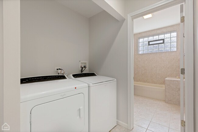 2659 W Walton St, Unit #1w in Chicago, IL - Foto de edificio - Building Photo