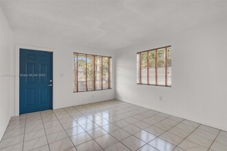 6732 SW 15th St in Miami, FL - Building Photo - Building Photo