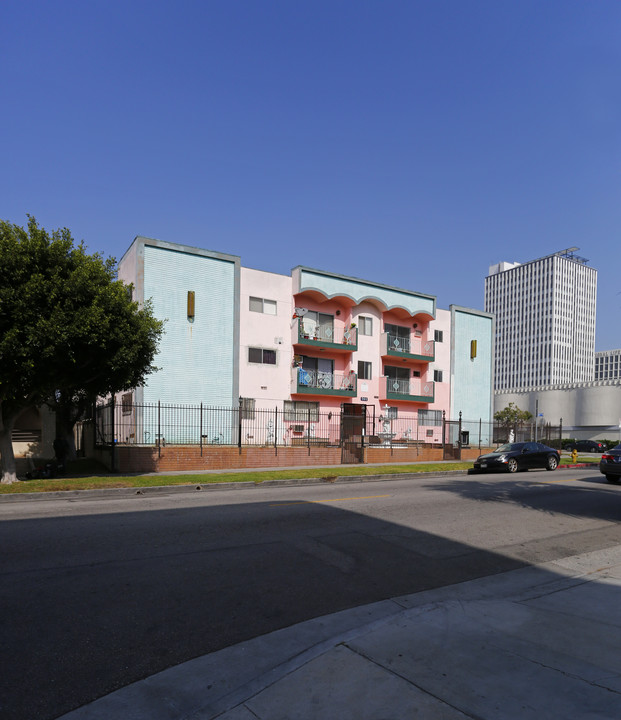 701 S Oxford Ave in Los Angeles, CA - Foto de edificio