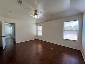1053 Shadow Glenn Dr in Conroe, TX - Building Photo - Building Photo