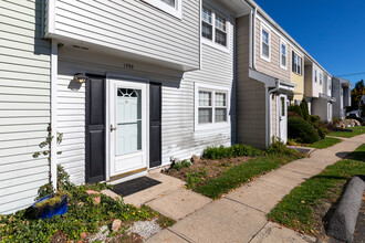 Village Square in Danbury, CT - Foto de edificio - Building Photo