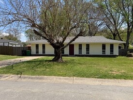 7910 Mustang Dr in Sherwood, AR - Building Photo