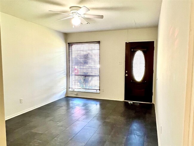 5322 Tavenor Ln in Houston, TX - Building Photo - Building Photo