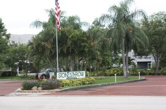 Stones Throw Condominium in St. Petersburg, FL - Building Photo - Building Photo