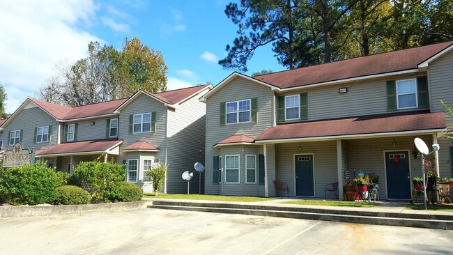 410 S College St in Statesboro, GA - Building Photo - Building Photo