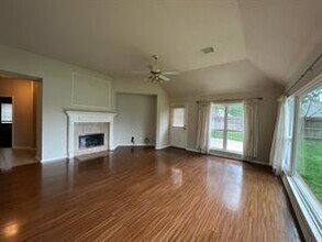 7902 Fall Hollow Dr in Houston, TX - Building Photo - Building Photo