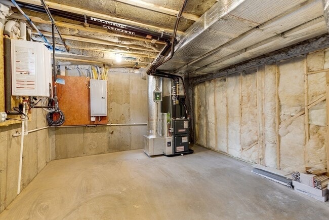 11 Cuba St, Unit 2 in Andover, MA - Building Photo - Building Photo