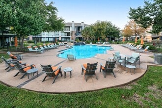 Hollister Place in Houston, TX - Foto de edificio - Building Photo
