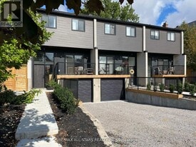 6032 Main St in Whitchurch-Stouffville, ON - Building Photo