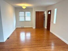 9119 N Marmora Ave in Morton Grove, IL - Building Photo - Building Photo