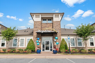 Keystone at James Landing in Jamestown, NC - Foto de edificio - Building Photo