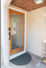 214 W Elmwood Ave in Burbank, CA - Foto de edificio - Building Photo