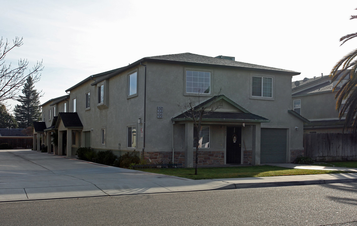 1428-1434 N Palm St in Turlock, CA - Foto de edificio